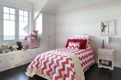 Designs by Santy :: Lakeside Retreat Bedroom with half-grid windows